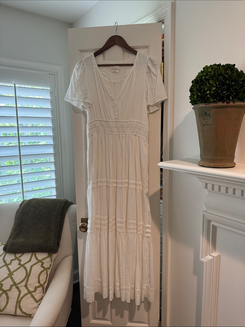 Anthropologie White Somerset Tiered Maxi Dress in Size M